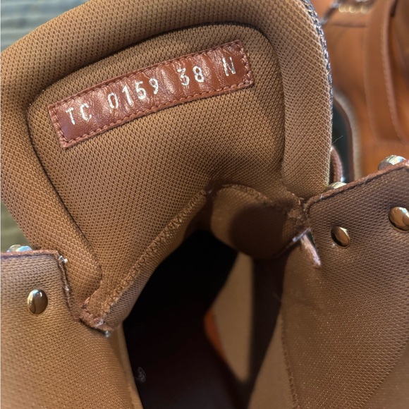 SOLD! Louis Vuitton Boots size 8 - Picture 7 of 10